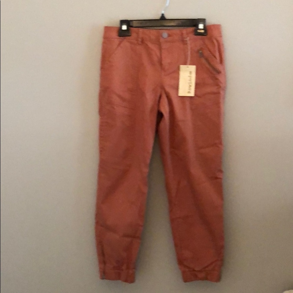 NWT. Rewind Capris-size 9